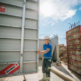 Willkommen bei Kilcher Bauunternehmung! Wir sind Ihr zuverlässiger Partner für Bauvorhaben aller Art. Mit jahrzehntelanger Erfahrung und einem engagierten Team von Experten stehen wir Ihnen bei der Realisierung Ihrer Bauprojekte zur Seite.

Als Bauunternehmung legen wir größten Wert auf Qualität, Effizienz und Kundenzufriedenheit. Unser erfahrenes Team arbeitet mit höchster Präzision und Professionalität, um Ihre Visionen in die Realität umzusetzen. Egal, ob es um Neubauten, Umbauten, Renovierun