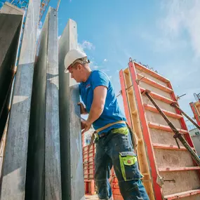 Willkommen bei Kilcher Bauunternehmung! Wir sind Ihr zuverlässiger Partner für Bauvorhaben aller Art. Mit jahrzehntelanger Erfahrung und einem engagierten Team von Experten stehen wir Ihnen bei der Realisierung Ihrer Bauprojekte zur Seite.

Als Bauunternehmung legen wir größten Wert auf Qualität, Effizienz und Kundenzufriedenheit. Unser erfahrenes Team arbeitet mit höchster Präzision und Professionalität, um Ihre Visionen in die Realität umzusetzen. Egal, ob es um Neubauten, Umbauten, Renovierun