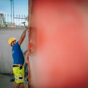 Willkommen bei Kilcher Bauunternehmung! Wir sind Ihr zuverlässiger Partner für Bauvorhaben aller Art. Mit jahrzehntelanger Erfahrung und einem engagierten Team von Experten stehen wir Ihnen bei der Realisierung Ihrer Bauprojekte zur Seite.

Als Bauunternehmung legen wir größten Wert auf Qualität, Effizienz und Kundenzufriedenheit. Unser erfahrenes Team arbeitet mit höchster Präzision und Professionalität, um Ihre Visionen in die Realität umzusetzen. Egal, ob es um Neubauten, Umbauten, Renovierun