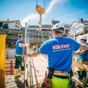 Willkommen bei Kilcher Bauunternehmung! Wir sind Ihr zuverlässiger Partner für Bauvorhaben aller Art. Mit jahrzehntelanger Erfahrung und einem engagierten Team von Experten stehen wir Ihnen bei der Realisierung Ihrer Bauprojekte zur Seite.

Als Bauunternehmung legen wir größten Wert auf Qualität, Effizienz und Kundenzufriedenheit. Unser erfahrenes Team arbeitet mit höchster Präzision und Professionalität, um Ihre Visionen in die Realität umzusetzen. Egal, ob es um Neubauten, Umbauten, Renovierun