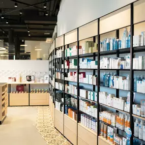 Klassische Apothekenkosmetik in der Borromäus Apotheke Parsch, Salzburg