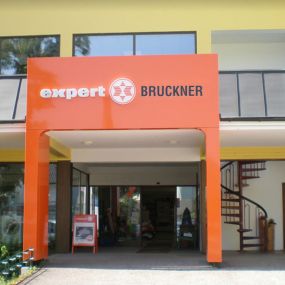 Expert Bruckner, Ulmerfeld-Hausmening - Aussenansicht