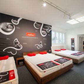 Betten-Studio mit unserem CH-Partner Roviva. in unserem Showroom finden Sie eine grosse Auswahl an Schweizer Bettinhalten(Matratzen und Lattenrost) zum Probeliegen.