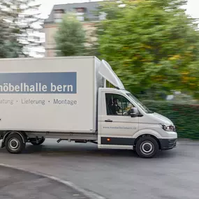 Möbelhalle Bern, Transporter, Lieferung und Montage mit eigenem Team.