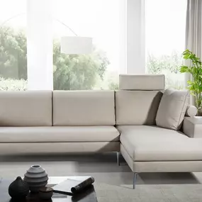 Sofa Mod. Castell von Artanova Schweiz. Zeitloses und schlichtes Design, welches in jedes Wohnzimmer passt. Hergestellt in der Schweiz!