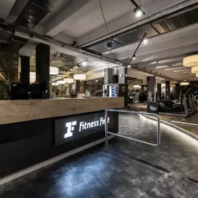 Fitness First Düsseldorf Holthausen - Eingangsbereich