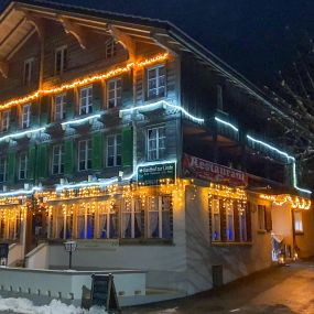 Gasthof zur Linde Gündlischwand bei Nacht