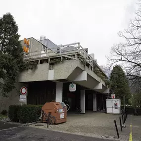 batiment-de-la-pharmacie-sun-store-martigny-manoir