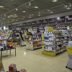 interieur-de-la-pharmacie-sun-store-conthey-forum