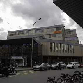 exterieur-de-la-pharmacie-sun-store-nyon-combe