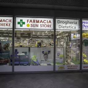 finestra-farmacia-sun-store-lugano-peri