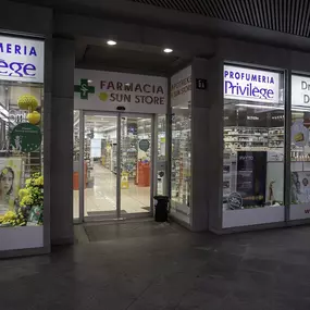 ingresso-farmacia-sun-store-lugano-peri