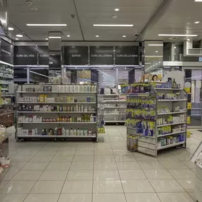 interno-della-farmacia-sun-store-lugano-peri