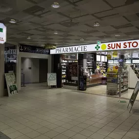 entrée-pharmacie-sun-store-chaux-de-fonds-metropole