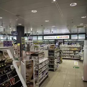 intérieur-pharmacie-sun-store-chaux-de-fonds-metropole