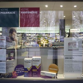Pharmacie-Amavita-Poste-Le-Locle-en-face