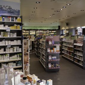 Pharmacie-Amavita-Cardinaux-intérieur