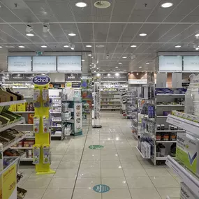 interieur-de-la-pharmacie-sun-store-martigny-cristal