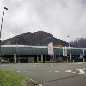 batiment-de-la-pharmacie-sun-store-martigny-cristal