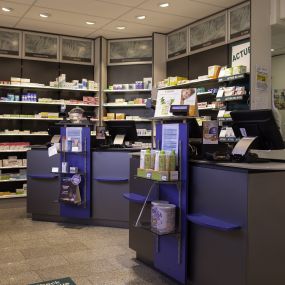Pharmacie-Amavita-Gare-Renens-caissier