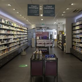 Pharmacie-Amavita-Condémine-produits