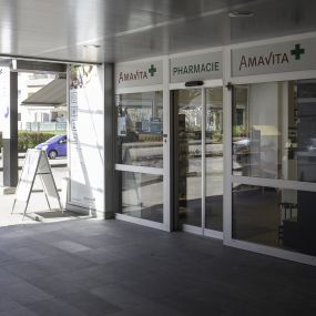 Pharmacie-Amavita-Condémine-entrée