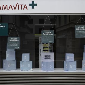 fenêtre-pharmacie-amavita-delémont
