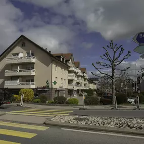 bâtiment-de-la-pharmacie-amavita-gland