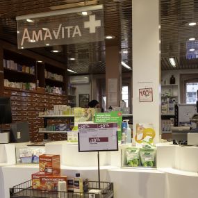 amavita-Pharmacie-Cité-Jonction-caissier