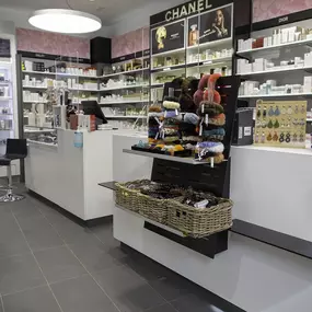 check-out-schalter-amavita-apotheke-corviglia