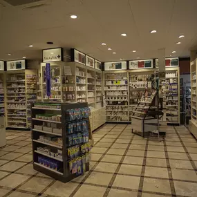 all-interno-della-farmacia-amavita-centro-ascona