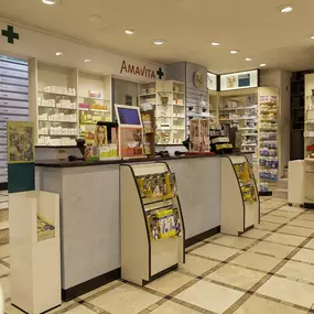 cassiere-farmacia-amavita-centro-ascona