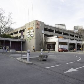 batiment-de-la-pharmacie-sun-store-lausanne-bergières