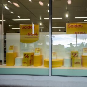 fenêtre-soldes-pharmacie-sun-store-lausanne-grand-pont