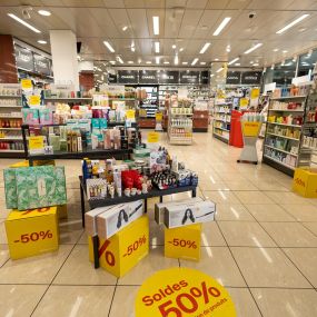 intérieur-de-la-pharmacie-sun-store-lausanne-grand-pont