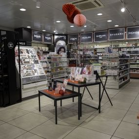 interieur-de-la-pharmacie-sun-store-geneve-les-cygnes