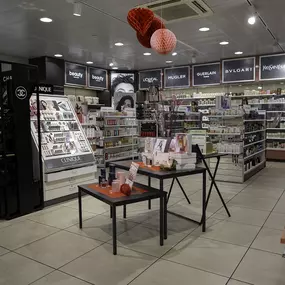 interieur-de-la-pharmacie-sun-store-geneve-les-cygnes