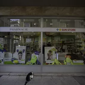 fenetre-pharmacie-sun-store-geneve-paquis