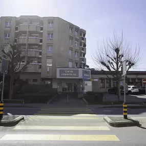 batiment-de-la-pharmacie-sun-store-ecublens-croset