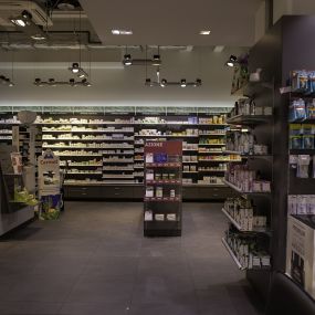 all-interno-della-farmacia-amavita-gianella