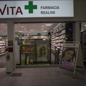 finestra-farmacia-amavita-realini