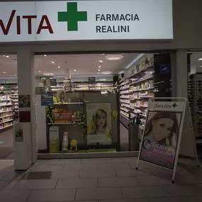 finestra-farmacia-amavita-realini