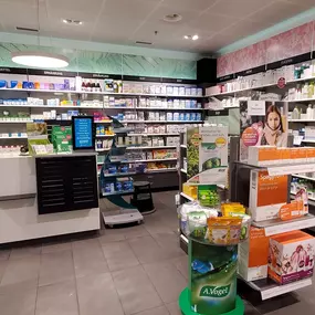 kassierer-amavita-apotheke-löwencenter