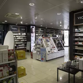 interieur-de-la-pharmacie-sun-store-versoix