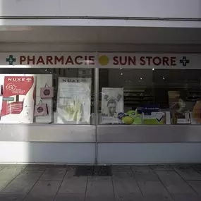 fenetre-pharmacie-sun-store-geneve-wilson