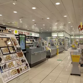 intérieur-de-la-pharmacie-sun-store-sion-metropole