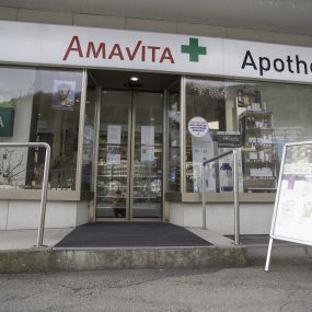 eingang-amavita-apotheke-ilanz