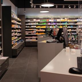 Pharmacie-Amavita-Pré-Guillaume-caissier