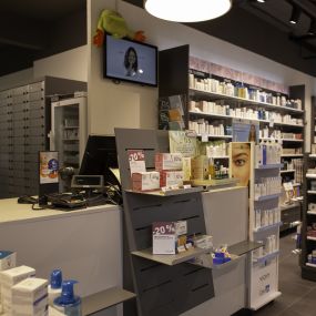 comptoir-de-sortie-pharmacie-amavita-tronchet.