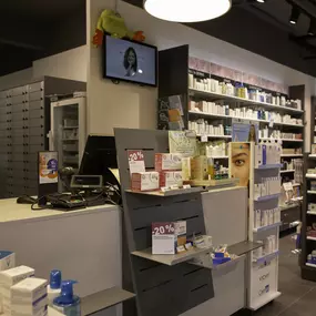 comptoir-de-sortie-pharmacie-amavita-tronchet.